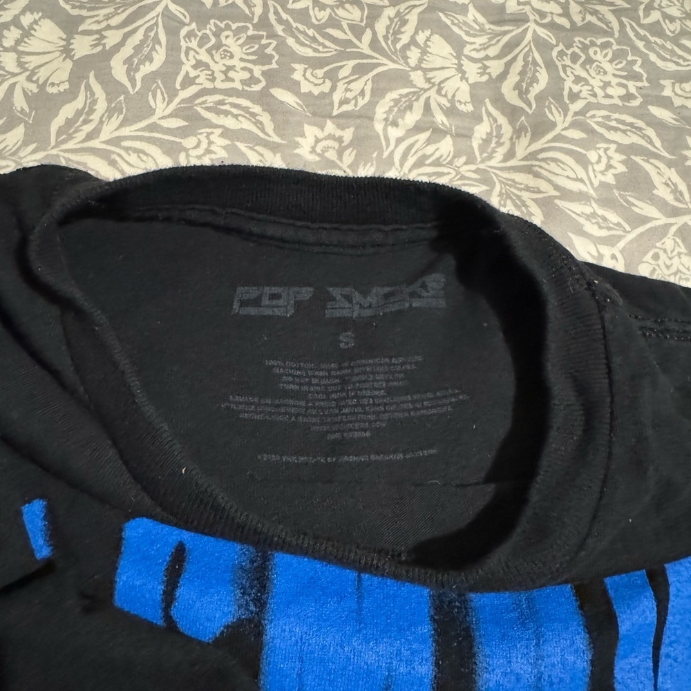 Black and Blue Pop smoke Graphic T-Shirt - Picture 4 of 4
